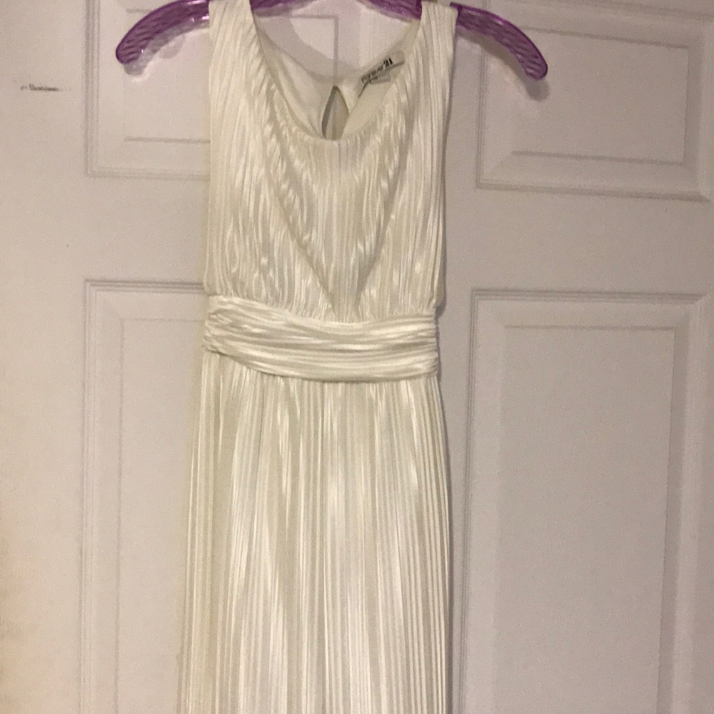FOREVER 21 White maxi dress